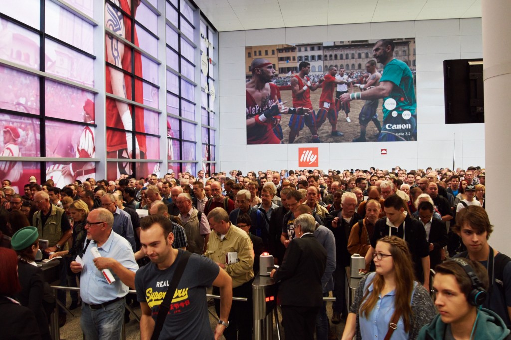 Besucheransturm bei der Photokina 2014 kurz nach Eröffnung des Messetags