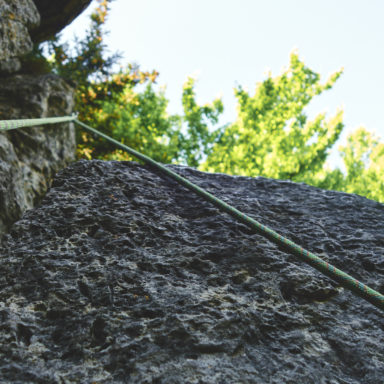 Klettern an der Stierberger Gemsenwand: Schon wieder auf dem Weg nach unten … #25meter #vierhakenmüssengenügen #frankenjura #stierbergergämsenwand